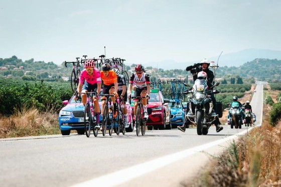 “Vua” Primoz Roglic trở lại ngai vàng giải xe đạp Vuelta a Espana ảnh 1