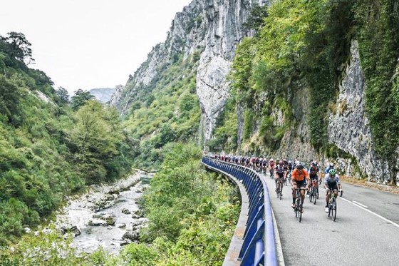 Primoz Roglic đi solo đòi lại áo đỏ trong dự đoán ảnh 1