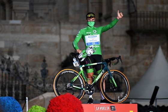 Primoz Roglic lần thứ ba liên tiếp giành áo đỏ chung cuộc giải xe đạp Vuelta a Espana ảnh 4