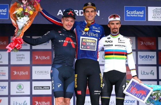 Cú nước rút thần tốc giúp Wout Van Aert giành chiến thắng chung cuộc Tour of Britain ảnh 3