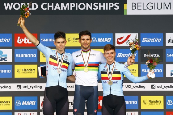 Filippo Ganna bảo vệ thành công HCV cá nhân tính giờ với tốc độ “xé gió” 54,37 km/giờ ảnh 3