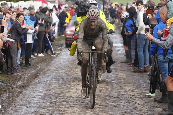 Sonny Colbrelli chiến thắng trong bùn lầy ngay lần đầu dự Paris-Roubaix ảnh 4