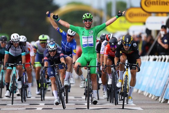 Mark Cavendish giành áo xanh Tour de France 2021