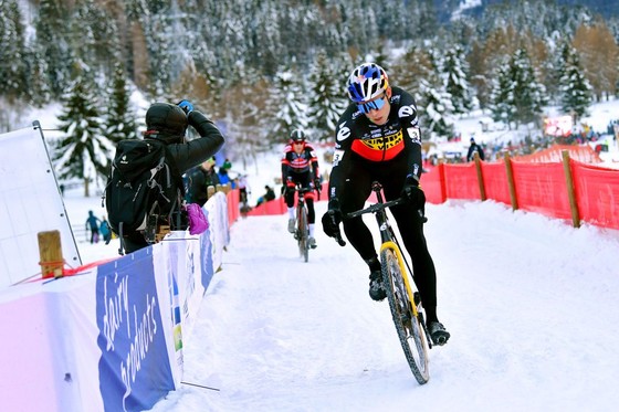 Wout Van Aert thắng cuộc đua tuyết trắng ảnh 3