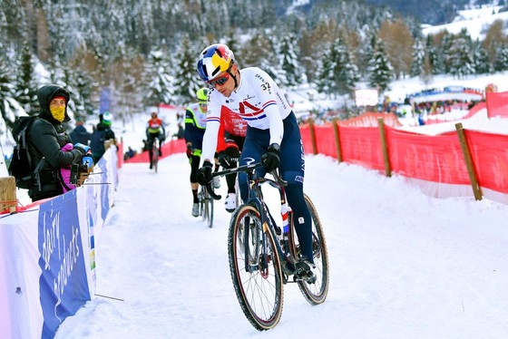 Wout Van Aert thắng cuộc đua tuyết trắng ảnh 1
