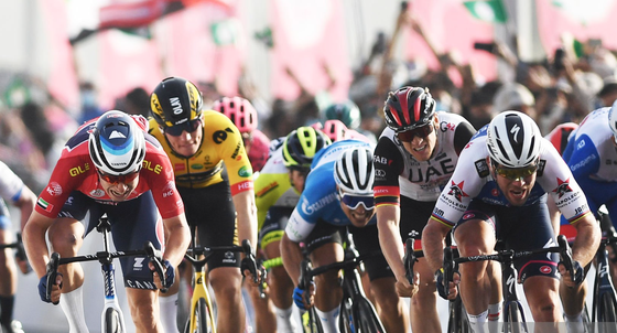 Mark Cavendish thắng chặng hai giải xe đạp UAE Tour ảnh 2