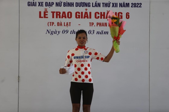 Phạm Hồng Loan mang về chiến thắng đầu tiên cho TPHCM Vinama ở giải xe đạp nữ Biwase ảnh 3