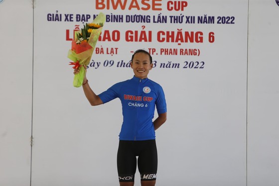Phạm Hồng Loan mang về chiến thắng đầu tiên cho TPHCM Vinama ở giải xe đạp nữ Biwase ảnh 4
