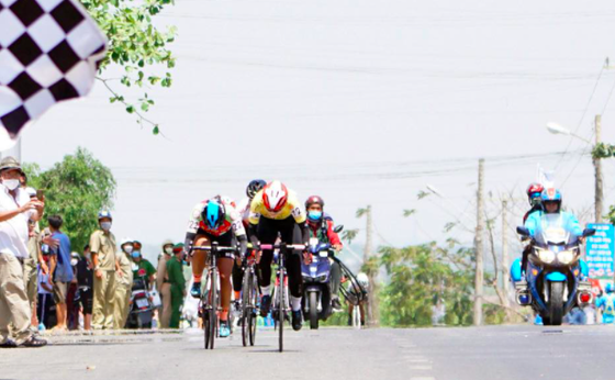 Tay đua Trần Thị Phương Dung mang về chiến thắng thứ 2 cho TPHCM Vinama ảnh 1