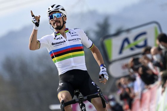 Cúm dạ dày ‘càn quét’ giải xe đạp Milan-San Remo ảnh 1