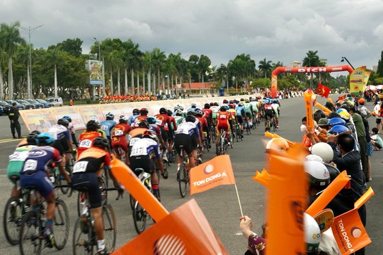 Nguyễn Tấn Hoài té ngã mất Áo xanh về tay Trần Tuấn Kiệt ảnh 1