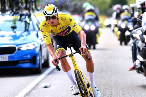 Van der Poel từng có 6 chặng mặc áo vàng Tour de France 2021