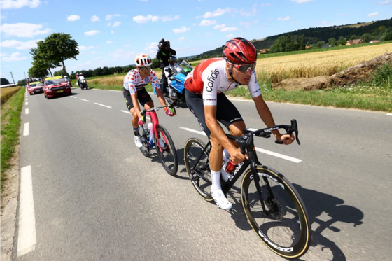 Phá dớp về nhì, Wout van Aert đi solo thắng chặng 4 Tour de France ảnh 1