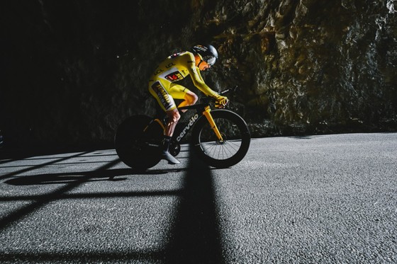 Wout van Aert thắng chặng cá nhân tính giờ trong ngày thăng hoa của Jumbo-Visma ảnh 4