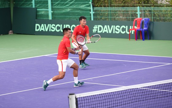 Lý Hoàng Nam thoát hiểm giúp Việt Nam có trận thắng đầu tiên ở giải quần vợt Davis Cup ảnh 3