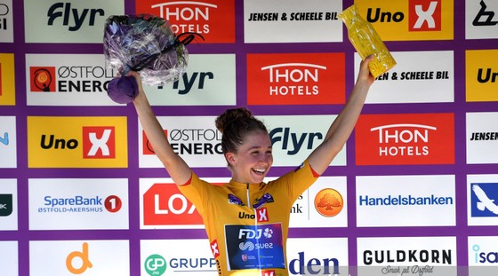 Cecilie Uttrup Ludwig làm nên cuộc lật đổ áo vàng ngoạn mục trên đỉnh Norefjell ảnh 2