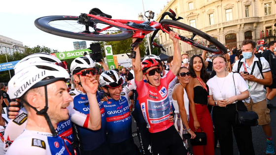 Remco Evenepoel đăng quang Vuelta a Espana 2022  ảnh 4