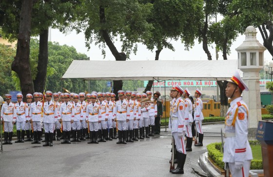 Lễ thượng cờ ASEAN nhân dịp 25 năm Việt Nam là thành viên chính thức ảnh 4