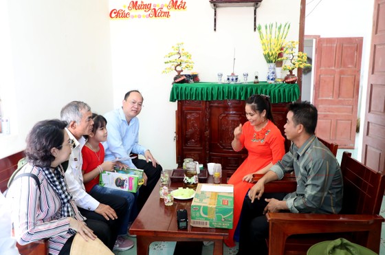 Đoàn công tác số 9 - TPHCM thăm, động viên quân, dân huyện đảo Trường Sa và Nhà giàn DK1 ảnh 3