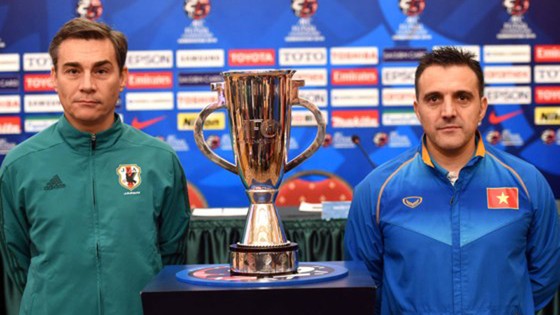 HLV Miguel (trái) và Bruno trong lần đối đầu tại Giải vô địch châu Á 2016