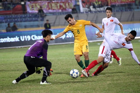 Cuộc so tài giữa Việt Nam và Australia tại giải U19 Đông Nam Á 2016 (ảnh: VFF)