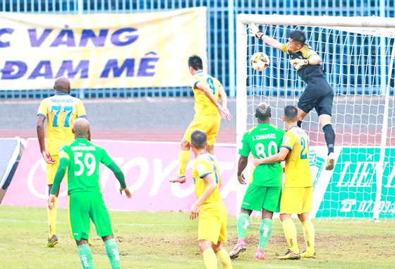 Trực tiếp vòng 19 Toyota V-League 2017: Thế trận cân bằng trên sân Cần Thơ ảnh 1