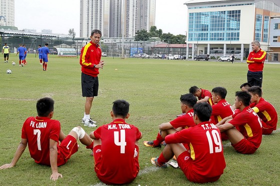 Đội U19 Việt Nam đang tích cực chuẩn bị cho giải. Ảnh: MINH HOÀNG