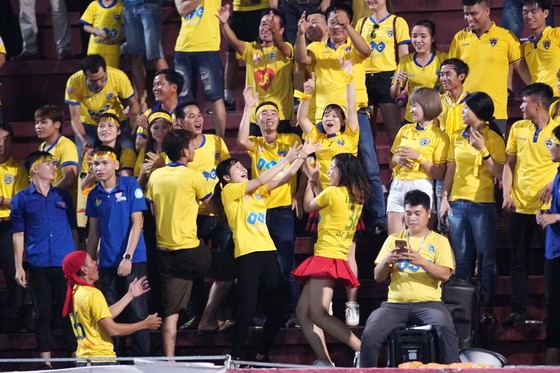 Tường thuật vòng 23 V-League 2017: Thanh Hóa giành lại ngôi đầu bảng ảnh 2