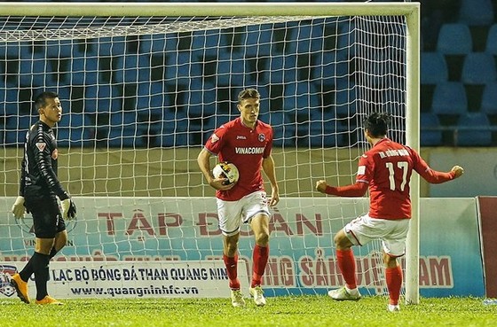 Trực tiếp vòng 26 V-League 2017: Quảng Nam vô địch, Anh Đức đoạt giải vua phá lưới ảnh 2
