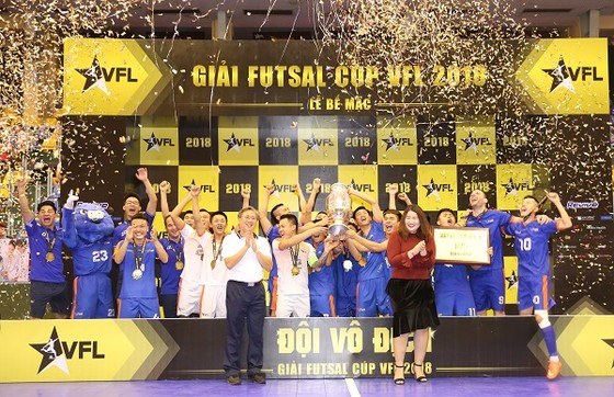 Đội Hanoi Bufaloes trở thành nhà vô địch đầu tiên của VFL. Ảnh: ANH TRẦN
