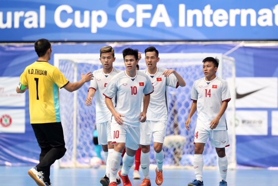 Việt Nam thắng Trung Quốc 4-0 tại giải futsal quốc tế CFA Cup 2018  ảnh 1