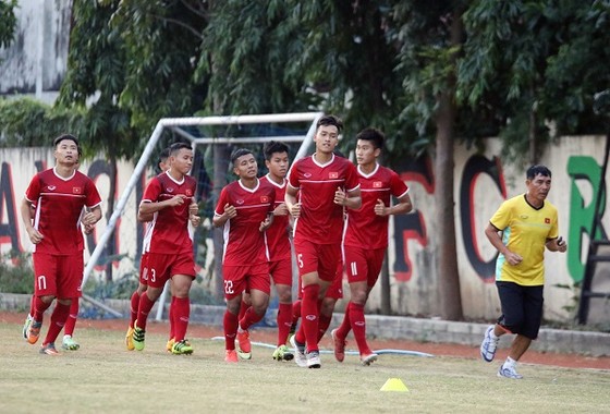 Đội U19 Việt Nam tập nhẹ vào chiều 2-7