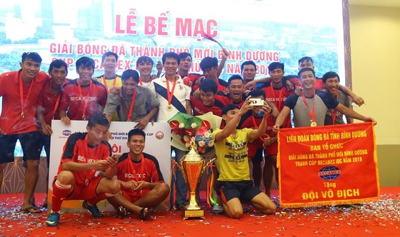 Bình Hòa-TPK lần thứ 3 liên tiếp vô địch giải bóng đá Thành phố mới Bình Dương ảnh 6