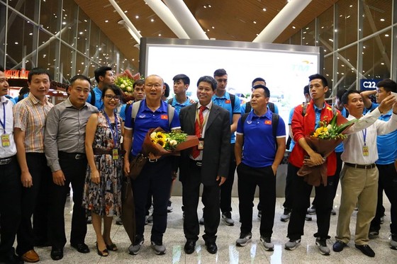 Văn Toàn cùng đội tuyển Việt Nam sang Malaysia ảnh 4