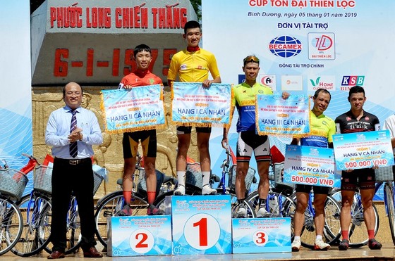 Nguyễn Văn Nghĩa thắng chặng 1 cuộc đua Xe đạp Truyền hình Bình Dương 2019 ảnh 2