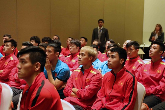 AFC gặp gỡ, phổ biến điều lệ cho đội tuyển Việt Nam ảnh 3