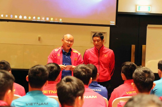AFC gặp gỡ, phổ biến điều lệ cho đội tuyển Việt Nam ảnh 4