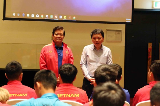 AFC gặp gỡ, phổ biến điều lệ cho đội tuyển Việt Nam ảnh 5