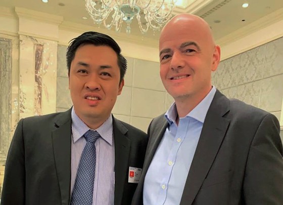 Phó chủ tịch VFF Cao Văn Chóng gặp gỡ Chủ tịch FIFA Gianni Infantino tại Hội nghị