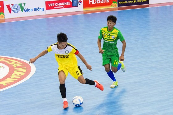 Sanna Khánh Hòa (áo xanh) thắng cách biệt 9-1 trước V&V FC