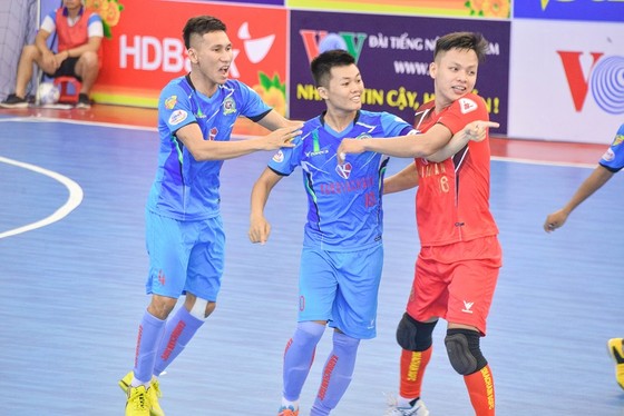 Niềm vui của các cầu thủ Sài Gòn FC khi bất ngờ thắng Thái Sơn Nam. Ảnh: Anh Trần