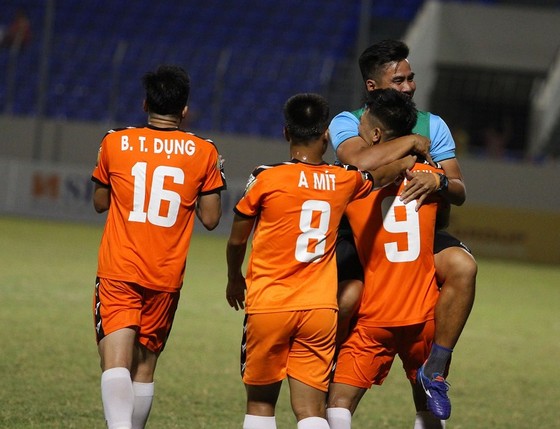 Đức Chinh ghi bàn, Đà Nẵng giành 3 điểm trước CLB TPHCM ảnh 1