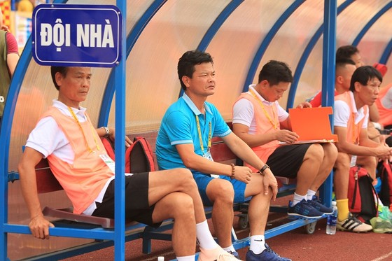 Cả Hải Phòng lẫn Than Quảng Ninh đều dính phạt vì pháo sáng ảnh 1