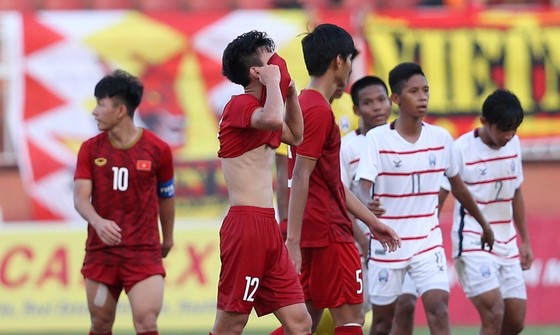 U18 Việt Nam với nỗi buồn trên sân nhà. Ảnh: DŨNG PHƯƠNG