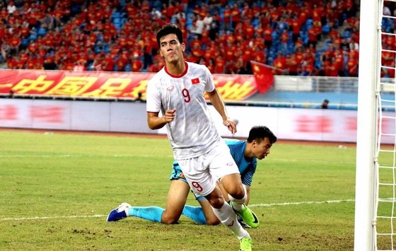 HLV Hiddink: “Cầu thủ Trung Quốc học được nhiều điều từ trận thua Việt Nam” ảnh 1