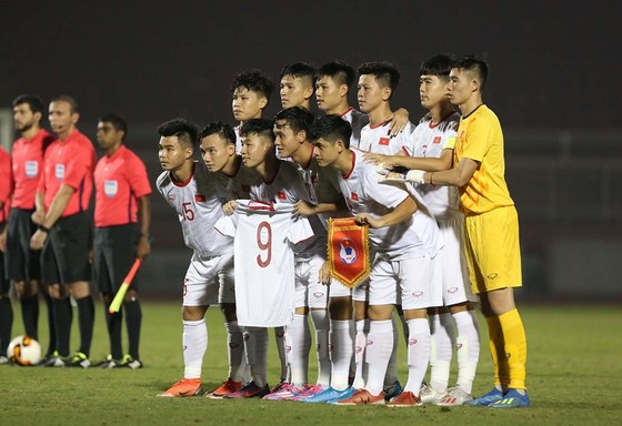 Thắng đậm Guam nhưng ông Troussier vẫn không hài lòng ảnh 1