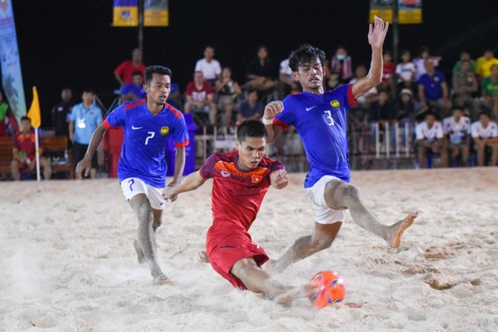 Việt Nam giữ vững ngôi đầu giải bóng đá bãi biển AFF 2019 ảnh 1