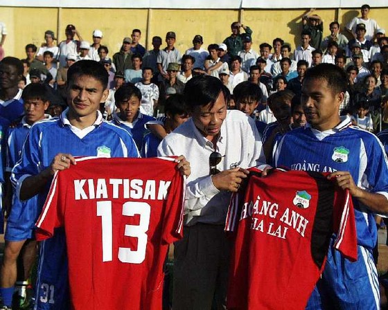Kiatisak thán phục thành công của bóng đá Việt Nam ảnh 1