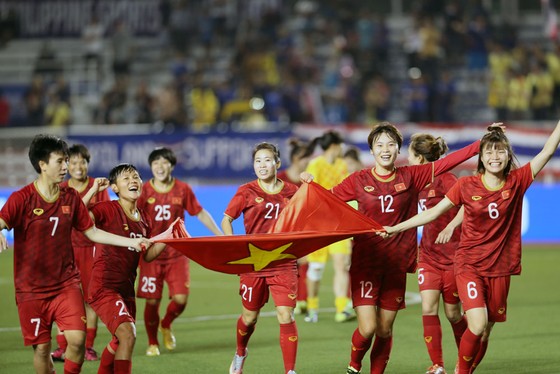 Các cô gái Việt Nam được thưởng lớn từ sau thành công ở SEA Games 30. Ảnh: Đông Huyền