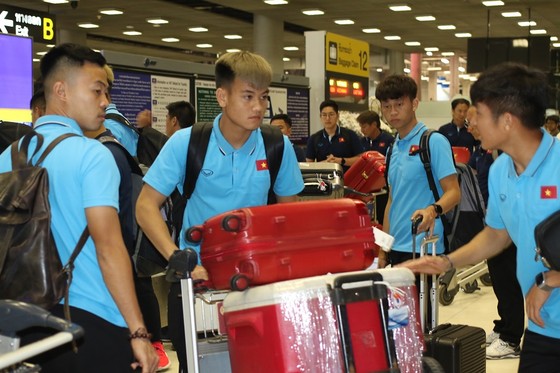 Những hình ảnh đầu tiên của U23 Việt Nam tại Bangkok (Thái Lan) ảnh 4